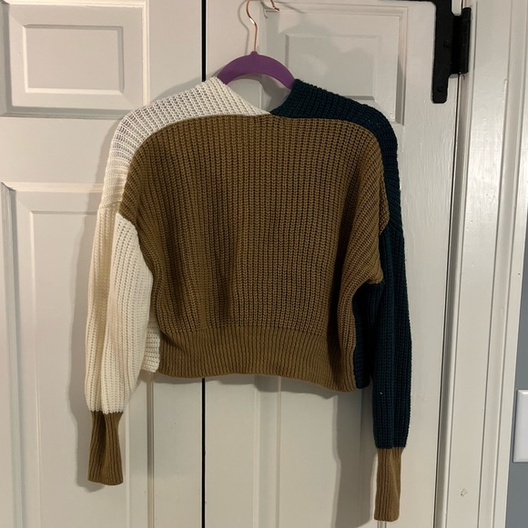 Trio Colored Cropped Sweater - Picture 2 of 3